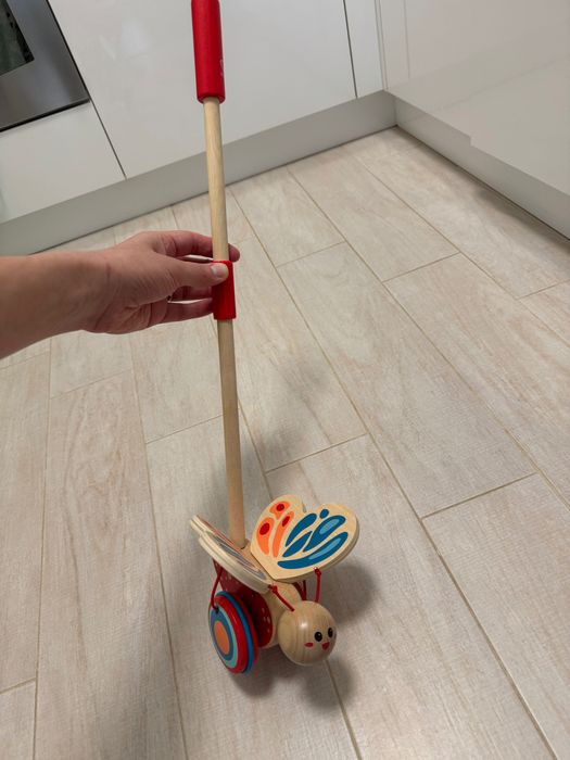 Дървена играчка за бутане