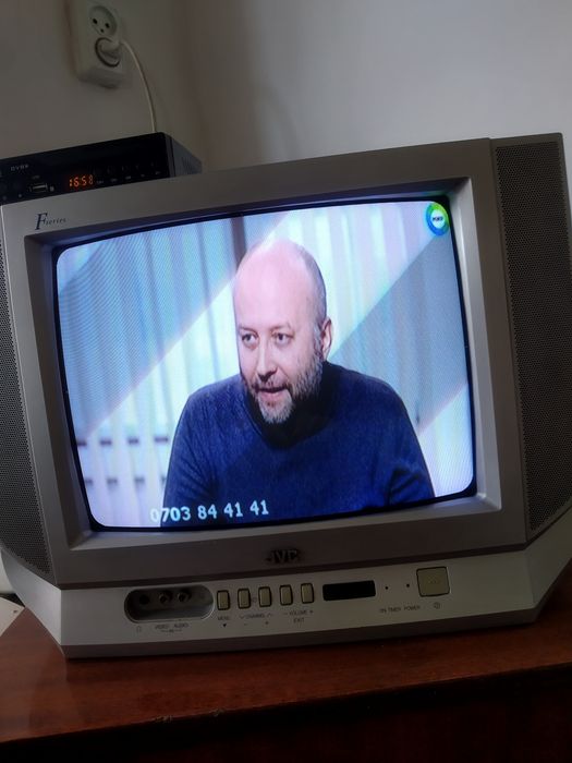 JVC япония  рангли тэлвизор очилмаган туйннери билан