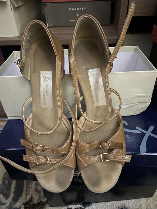 Продам кожаные босоножки для танцев