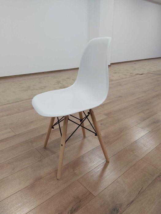 OFERTA, Lichidare STOC, Scaune Merlin polipropilena, picioare lemn