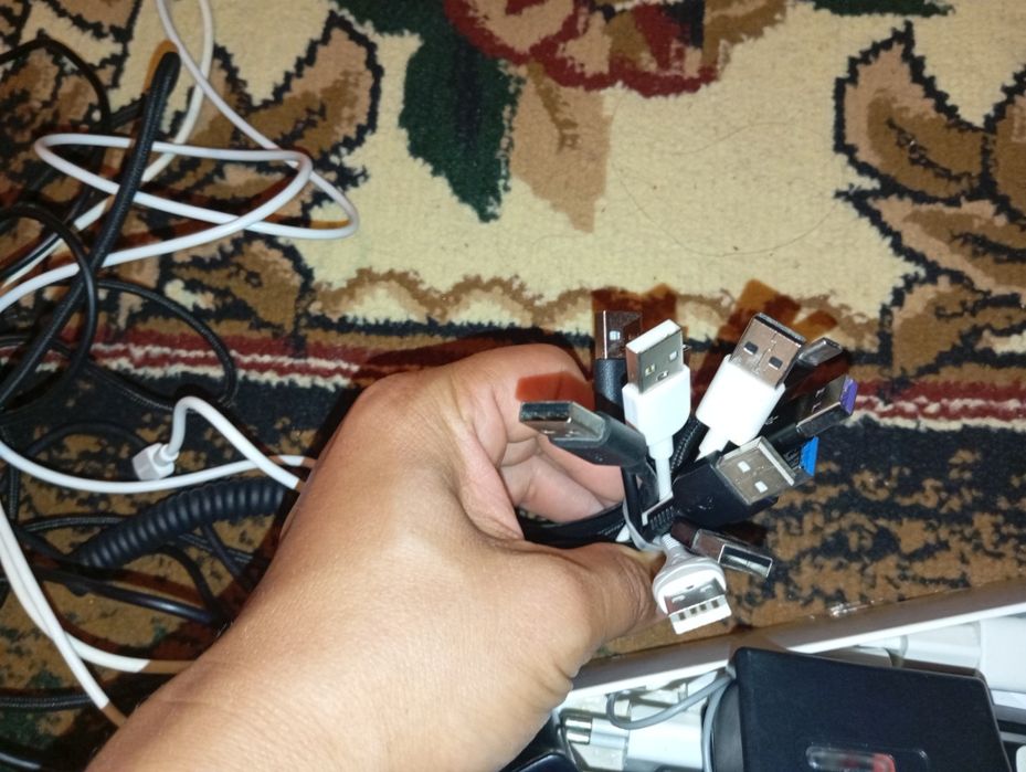 зарядни устройства