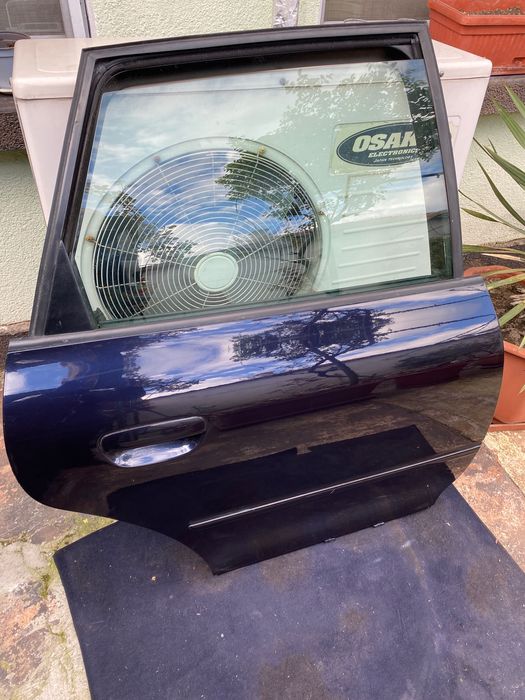 Продавам врати и заден капак за Ауди А3 8L LZ5L