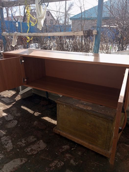 Продам тумбочку 1,5 на 0,50 м