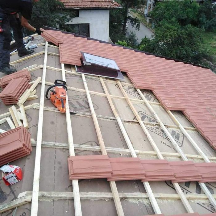Executam acoperisuri si reparatii