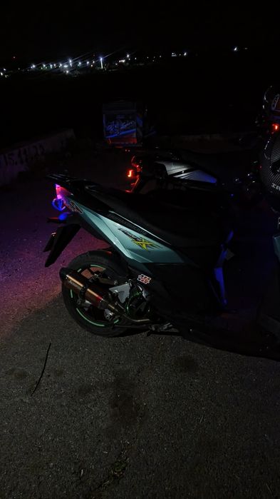 Продаётся скутер Honda Click 175