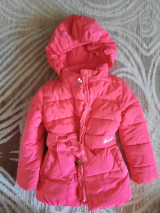 продам осенние куртки для девочки б/у за 3000