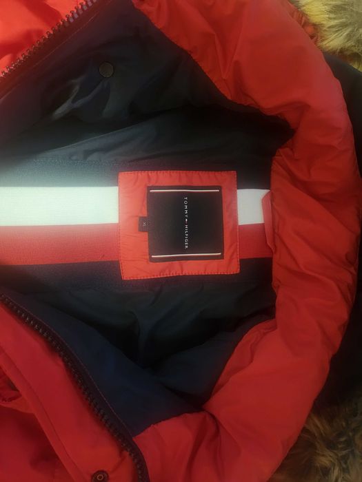 Продавам Яке Tommy Hilfiger