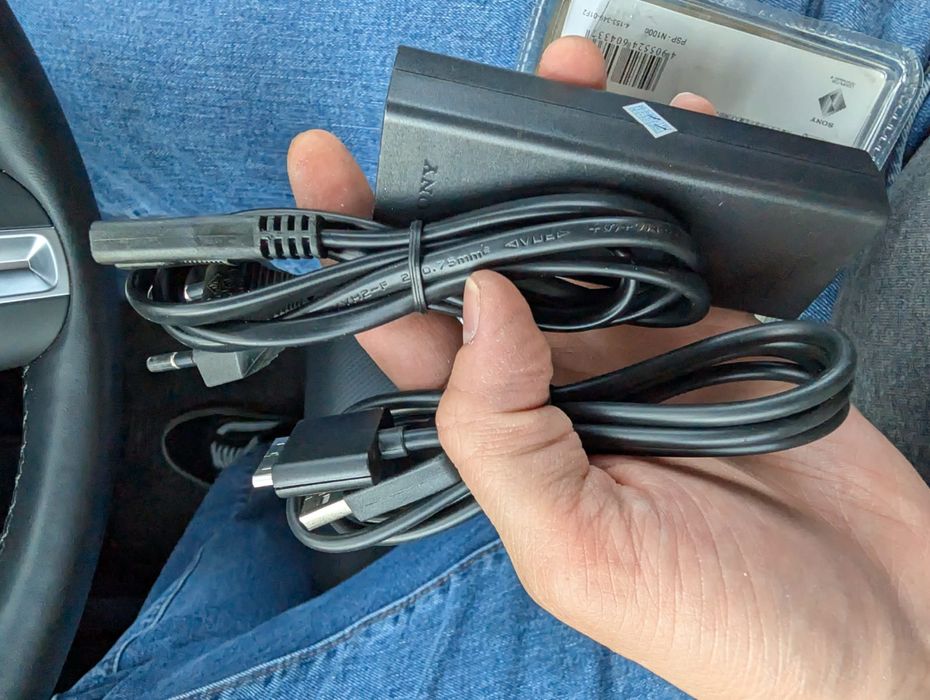 Зарядка  для PSP GO с USB кабелем