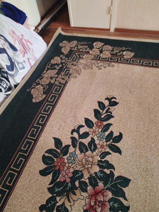 Ковер 3 на 5 есть небольшой дефект