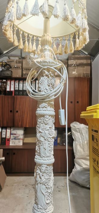 Veoza lampadar inalt in stare impecabilă