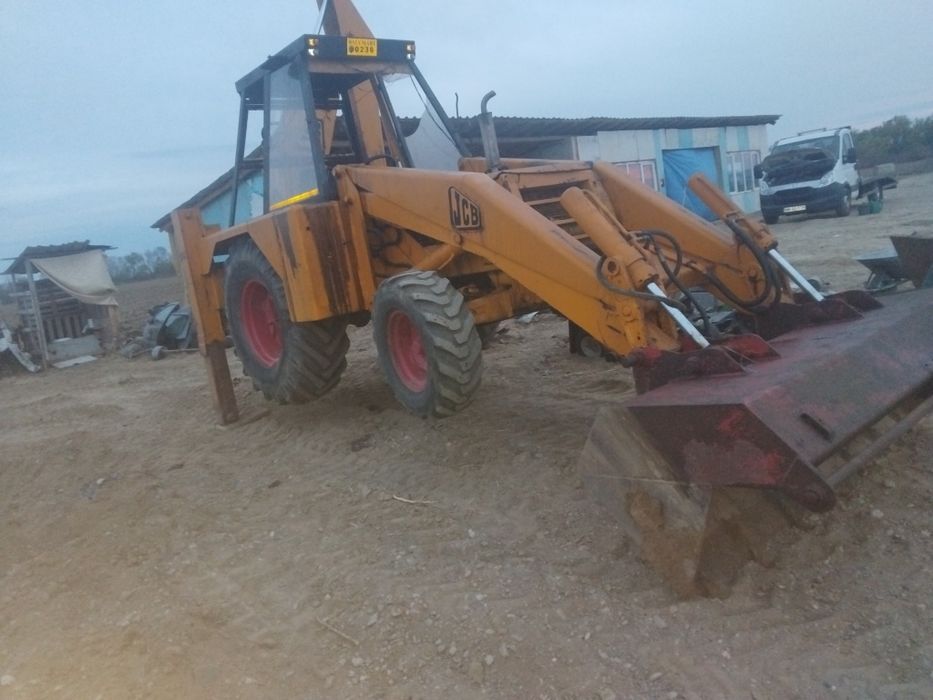 Buldoexcavator jcg cx3 an 90