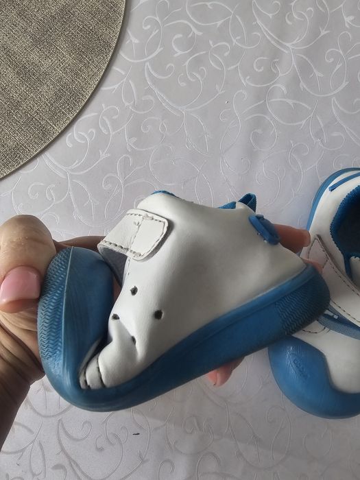 Продам детские ботиночки vicco