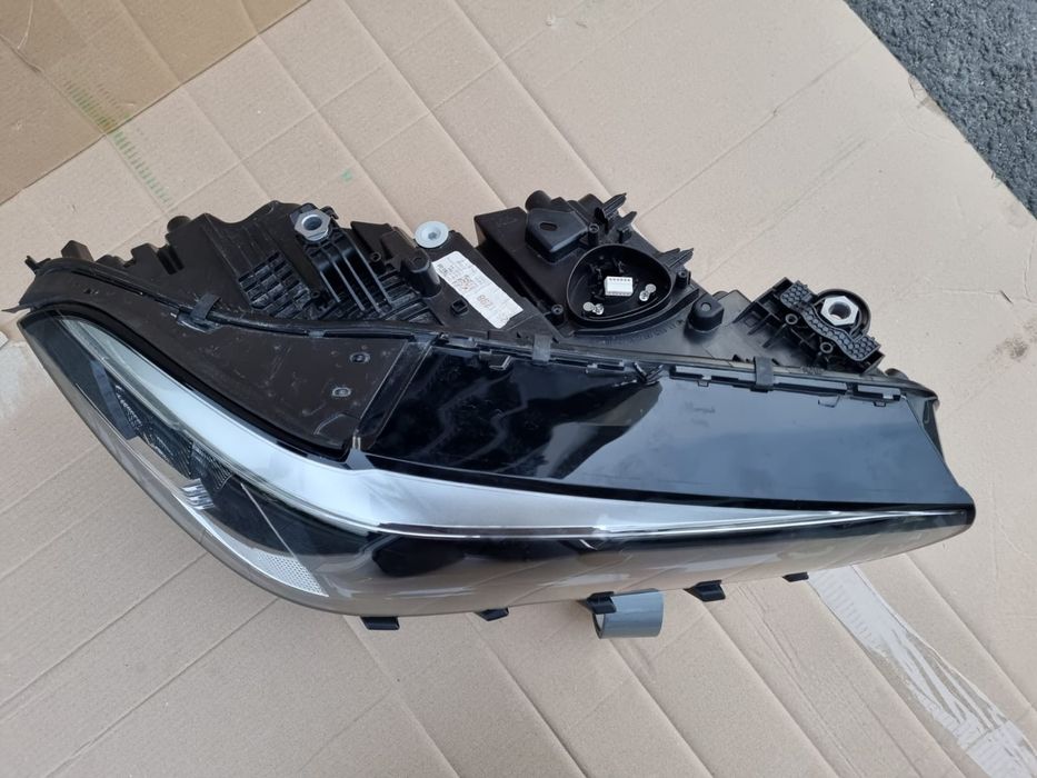 Vand far stanga bmw x5 G05 model, si mai multe piesa