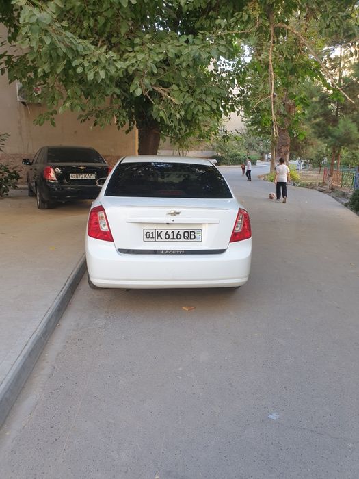 Lasetti sotiladi 2012 yil 145000 yurgan halol ozimmi moshinam