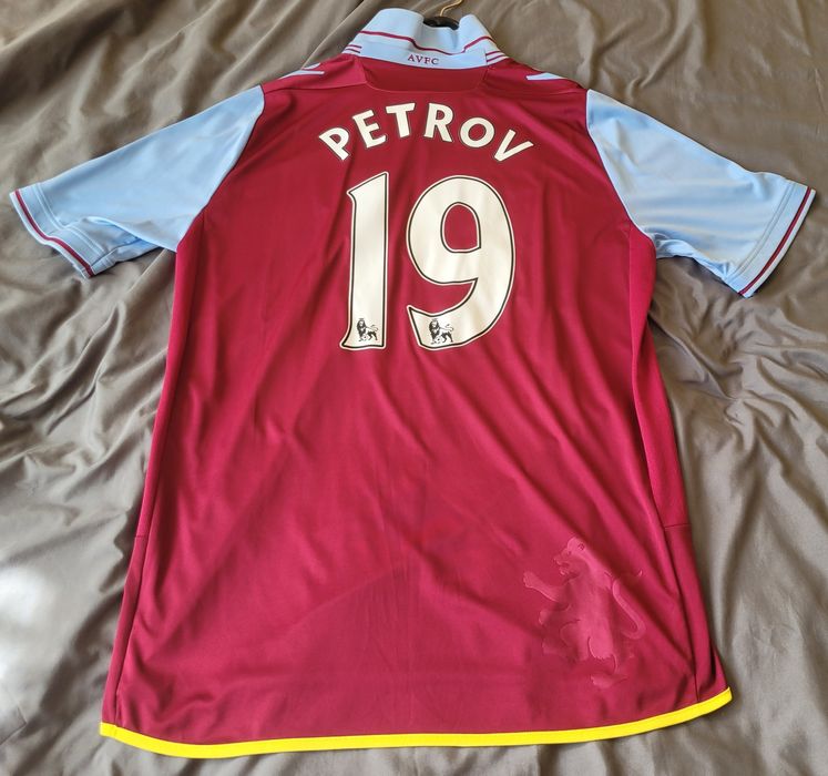 Тениска на Астън Вила на Стилян Петров