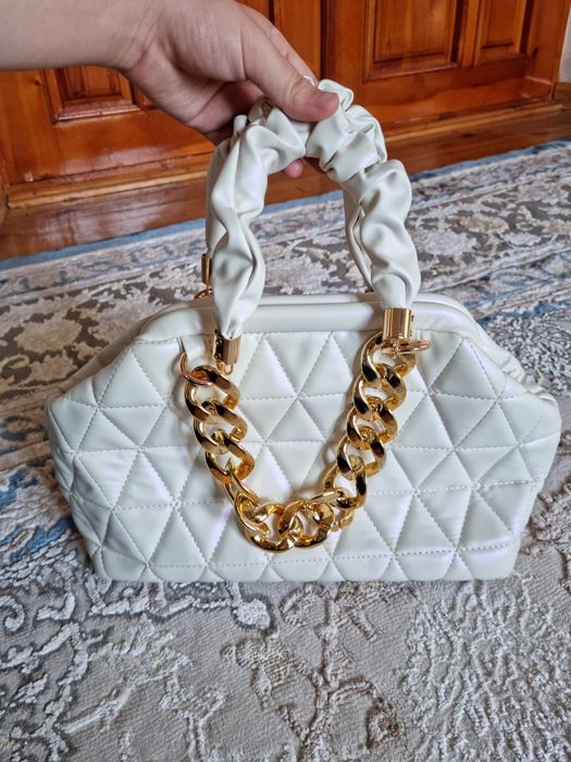 Blestyashiy oq sumka