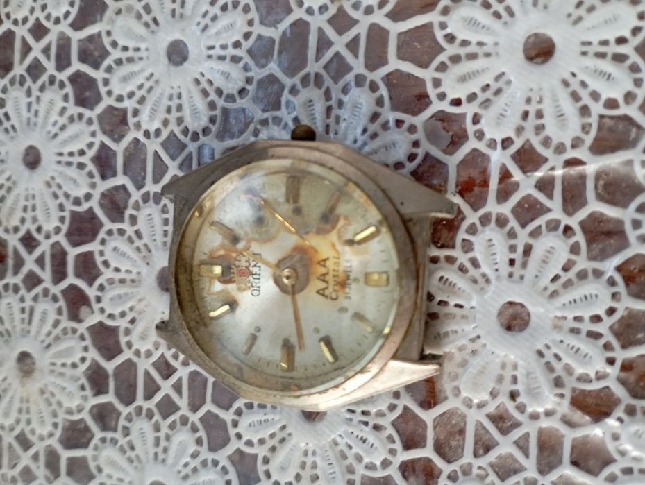 Продавам стари часовници антики