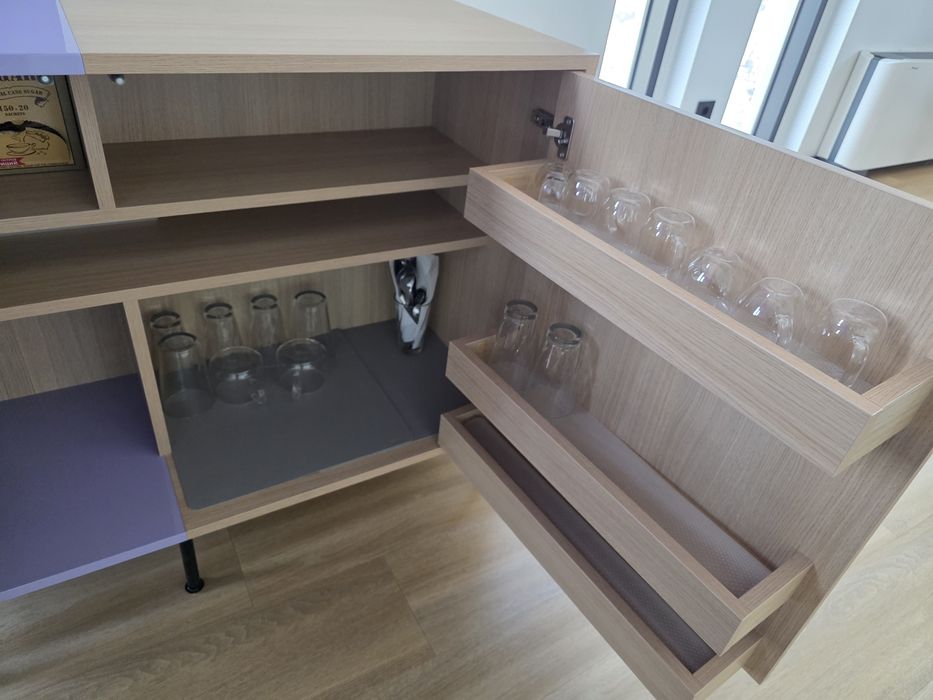 Минибар шкаф -дърво и лилаво