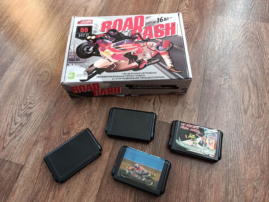 Продам новую Sega 55 встроенных игр и 4 картриджа