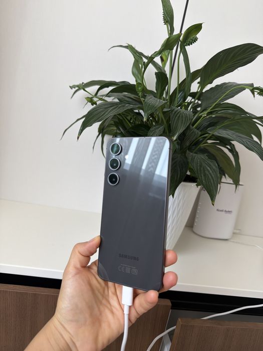 Самсунг Галакси S24Fee