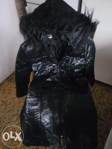 нови черни якета с качулка с пух размер с-м-л