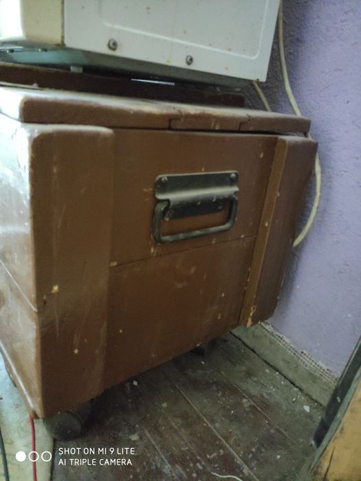 Врати.Бюра.табуретки