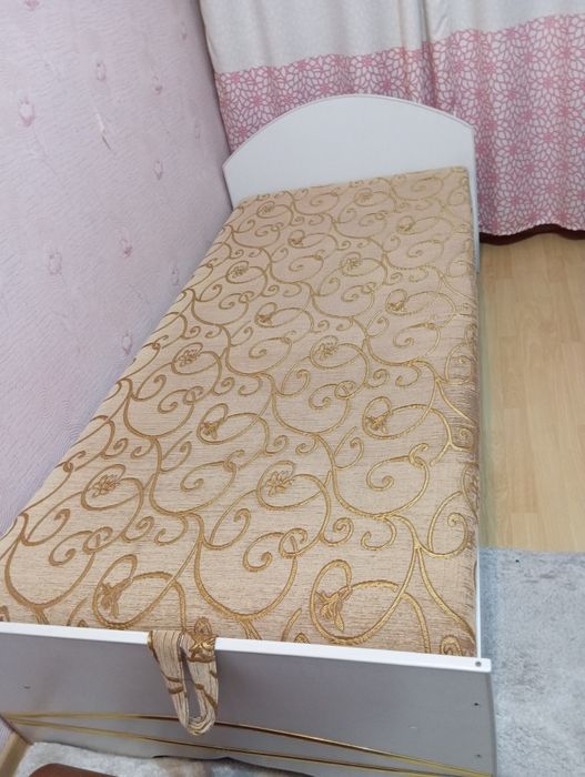 Кровать для спальни