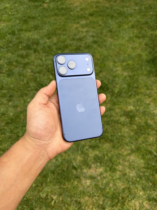 Iphone 17 pro max blue