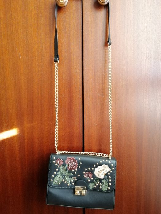 Много чанти нови