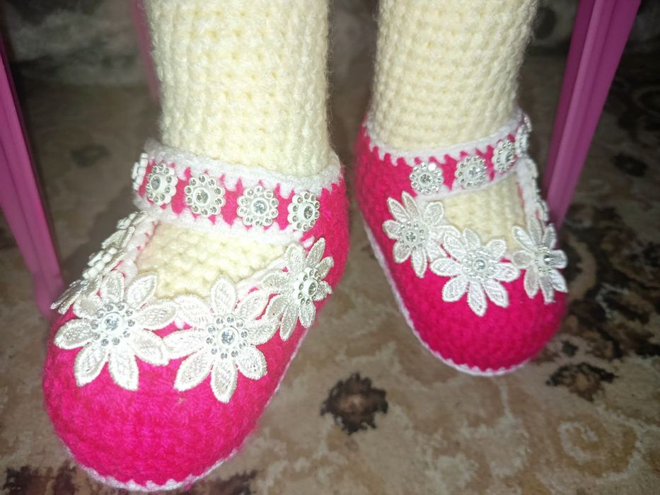 Вязаная кукла ручной работы