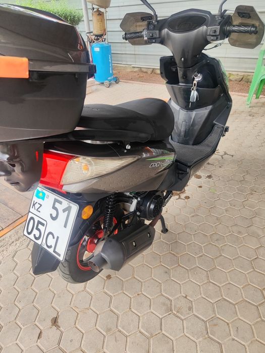 Продам скутер М8.