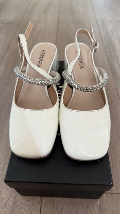 Продам босоножки кожаные