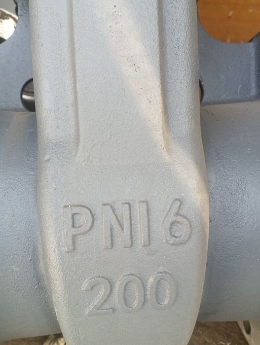 Продам задвижка размер 200