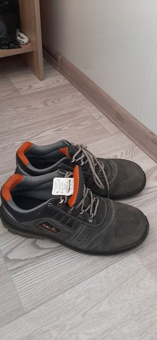 Продам спец обувь