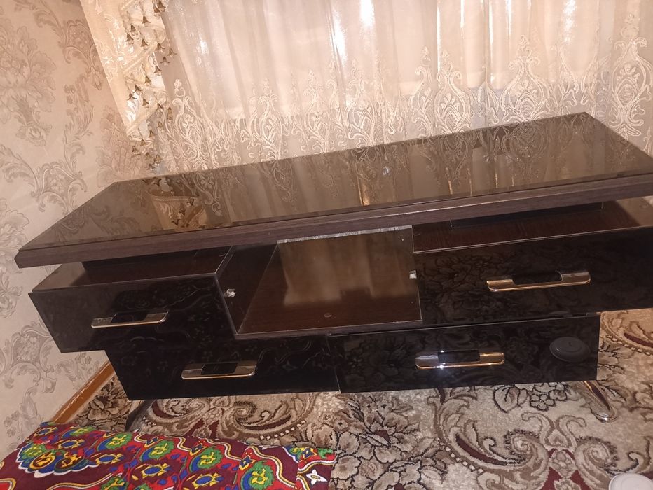 Продается подставка для телевизора в отличном состоянии