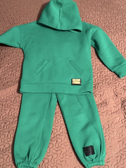 Продам костюмы на девочку