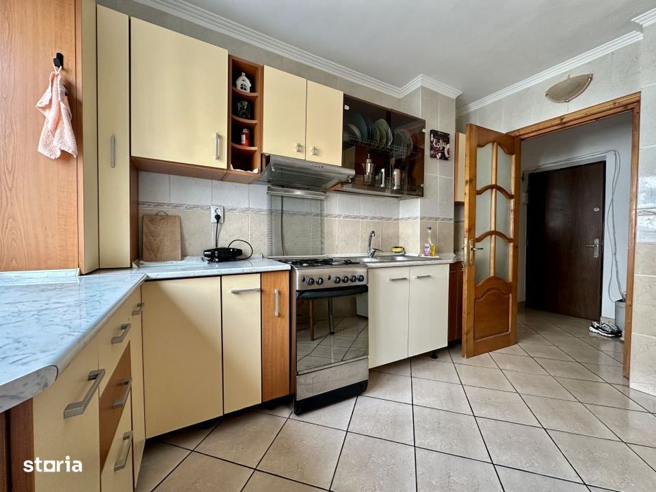 Apartament 3 camere Gorjului, 69,5 mp, 2 bai, 2 balcoane, bloc 1979