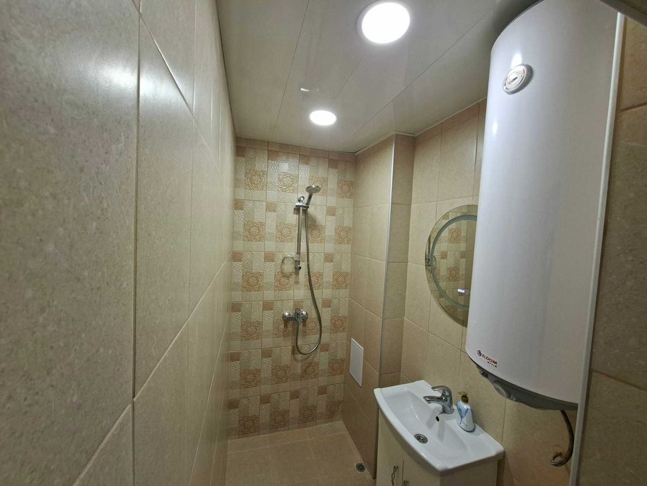 Продава четиристаен в Цветен квартал