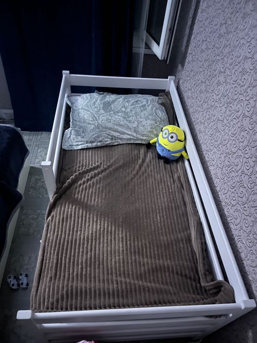 Детская кровать с бортиками