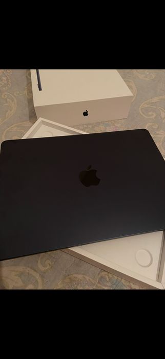 Macbook air 13.6