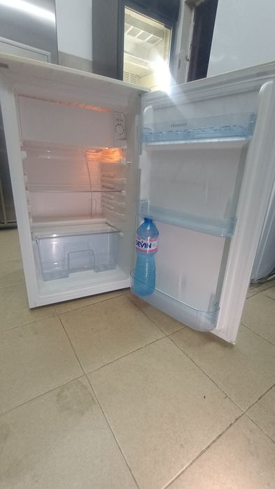 Малък хладилник с камера