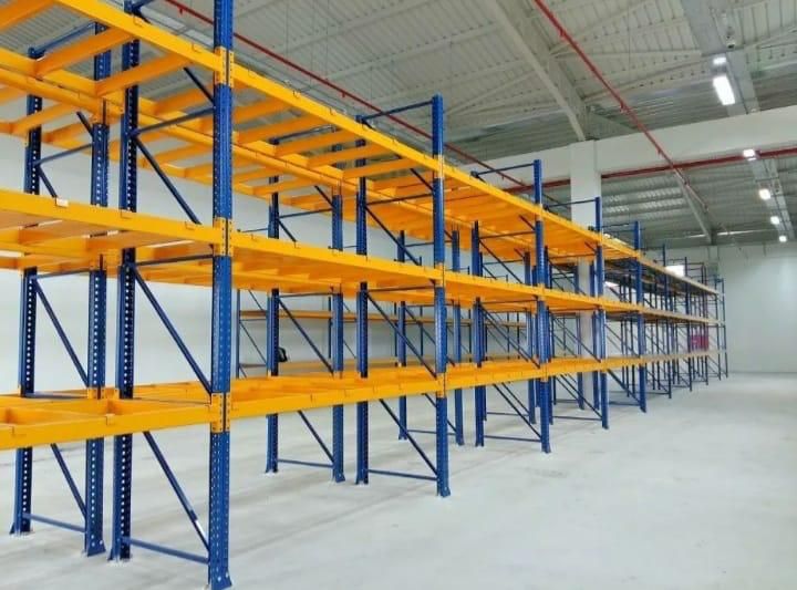 Rafturi metalice industriale pentru paleti