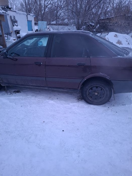 Продам Ауди 80 в хорошем  состаяние