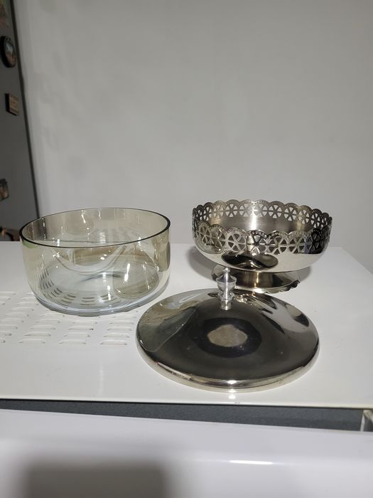 Сахарница метал и стекло.