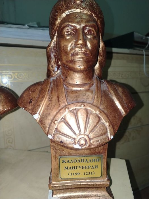 Ж.Мангуберди бюстлари сотилади