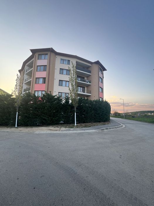 Inchiriez Apartament cu doua camere , zona Oncea
