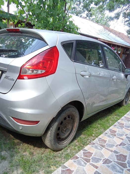 Ford fiesta 2010. Pentru piese sau reparatii.