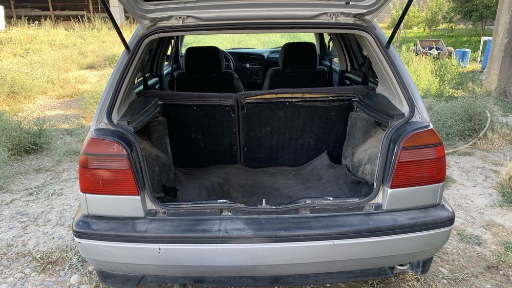 Гольф 3 сойылып жатыр