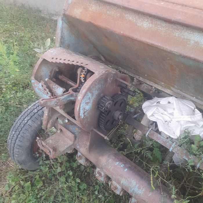 vând utilaje agricole, culegator porumb ,semanatoare sup 29 ,plug reversibil