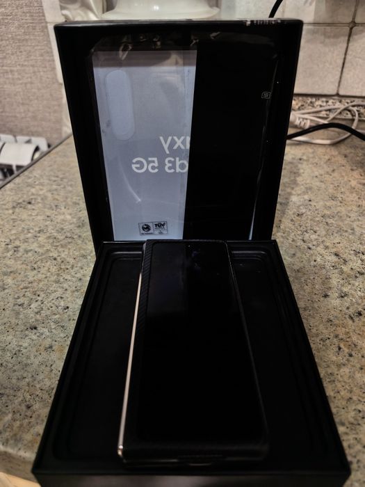 Galaxy Z fold 3 в нормальном состоянии